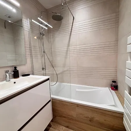 2 Personnes Avec Wi-fi, Résidence Avec Piscine - Fr-1-197-640 Appartamento *