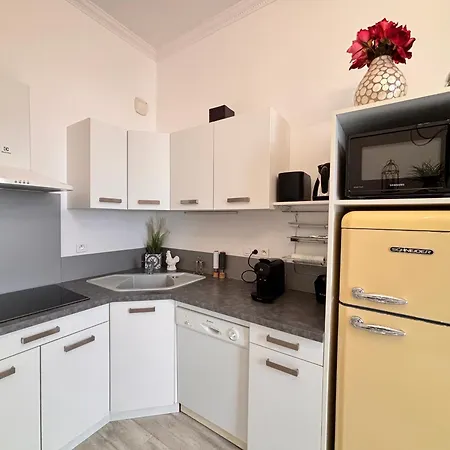 2 Personnes Avec Wi-fi, Avec Piscine Apartment