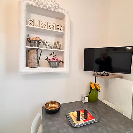 Apartmán 2 Personnes Avec Wi-fi, Avec Piscine - Fr-1-197-640